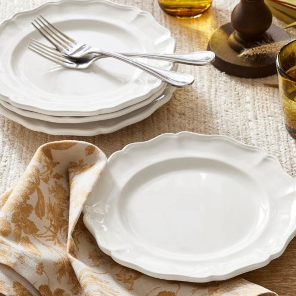 NWT Pottery Barn Heirloom Stoneware Scallop Bread Plate - Cream set of 4